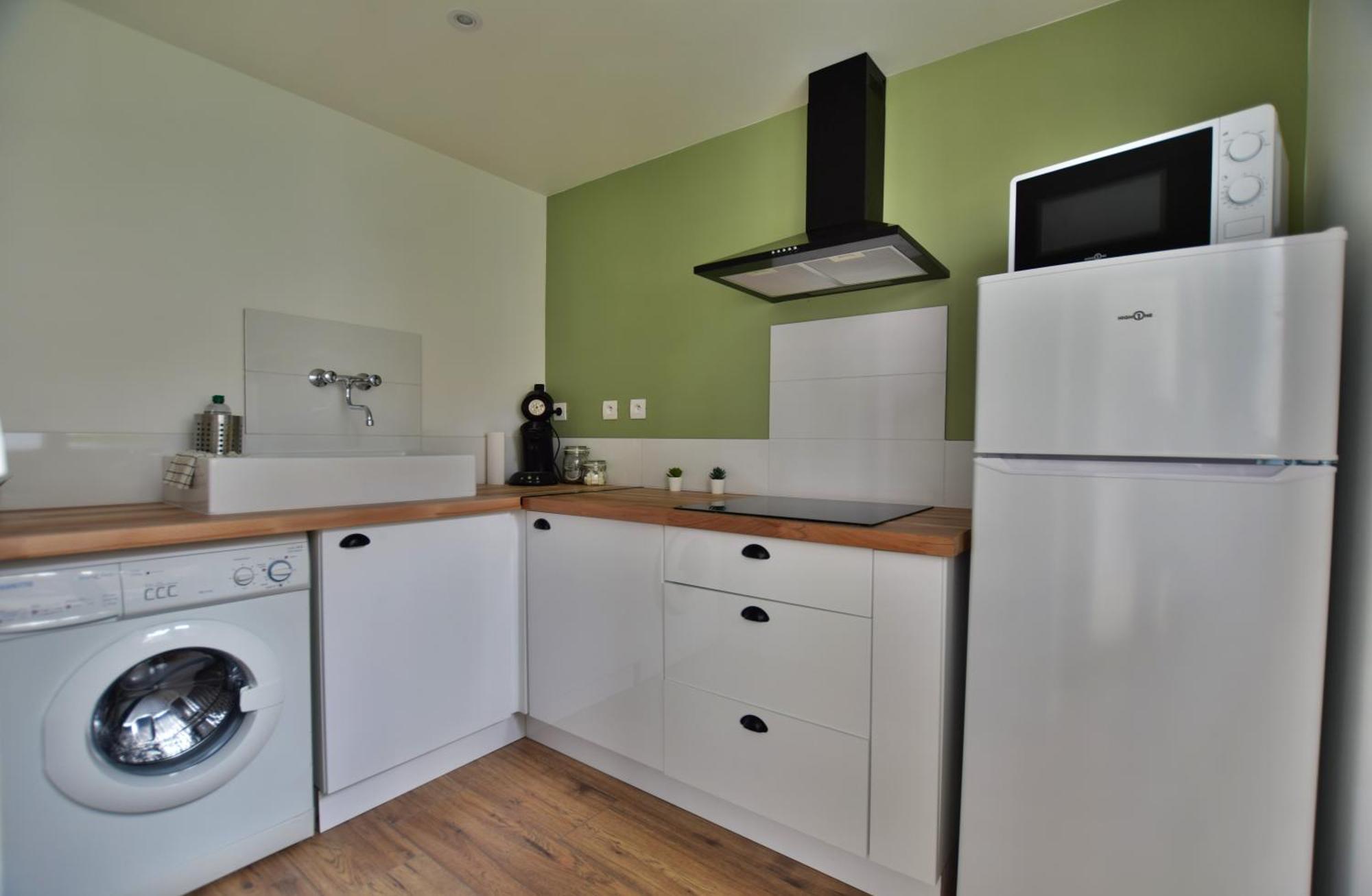 Apartment T2 En Rdc Climatise A 50m De La Et Du Port Meze