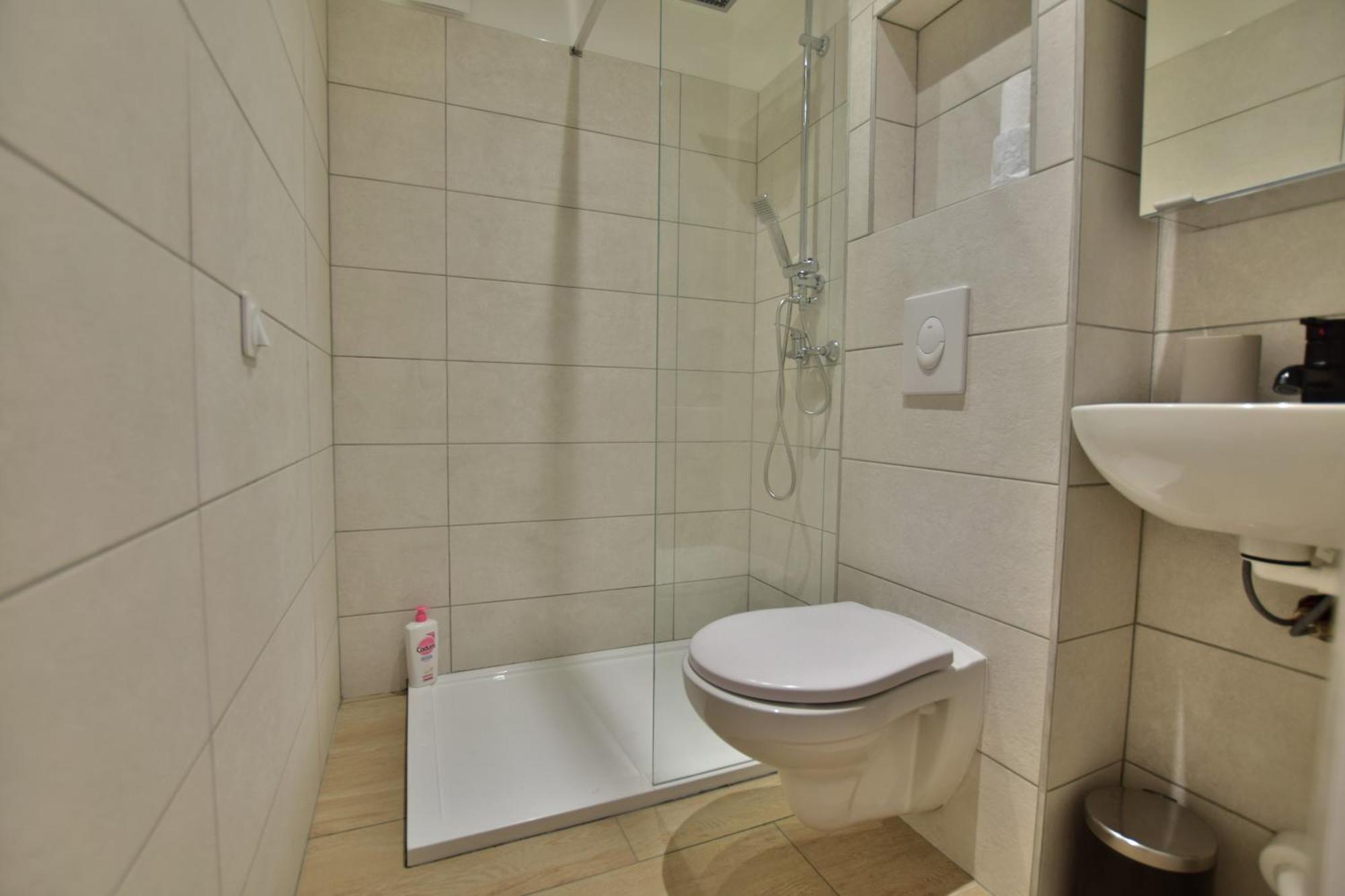 Apartment T2 En Rdc Climatise A 50m De La Et Du Port *